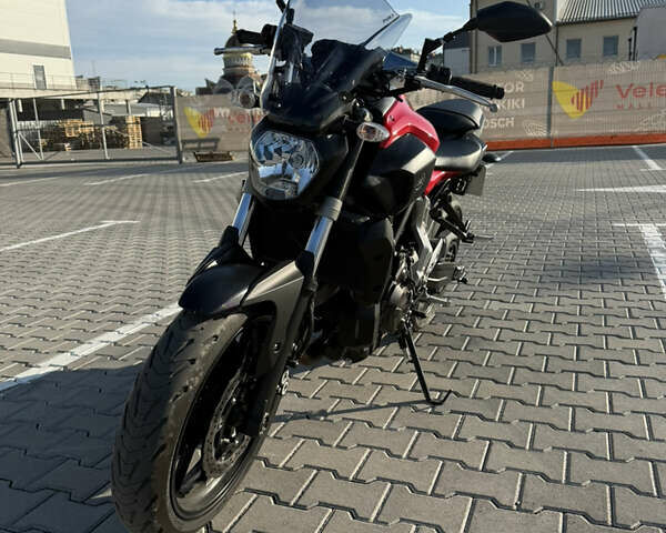 Красный Ямаха MT-07, объемом двигателя 0.69 л и пробегом 35 тыс. км за 7000 $, фото 9 на Automoto.ua