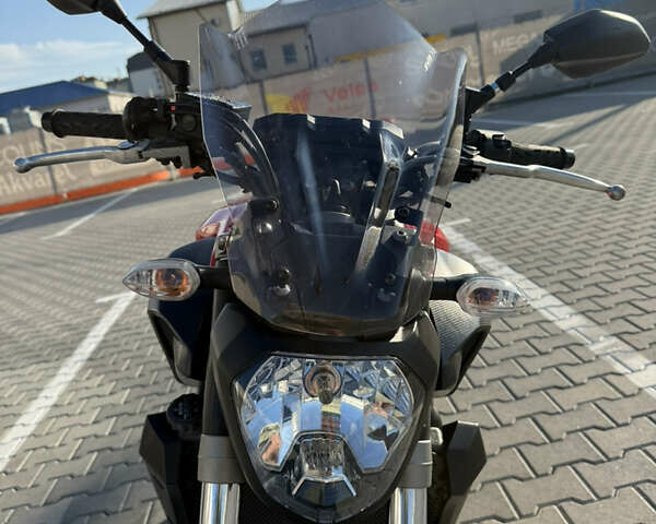 Красный Ямаха MT-07, объемом двигателя 0.69 л и пробегом 35 тыс. км за 7000 $, фото 10 на Automoto.ua