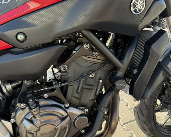 Красный Ямаха MT-07, объемом двигателя 0.69 л и пробегом 35 тыс. км за 7000 $, фото 3 на Automoto.ua