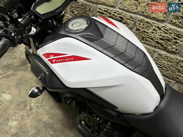 Ямаха MT-07, объемом двигателя 0 л и пробегом 15 тыс. км за 7300 $, фото 4 на Automoto.ua