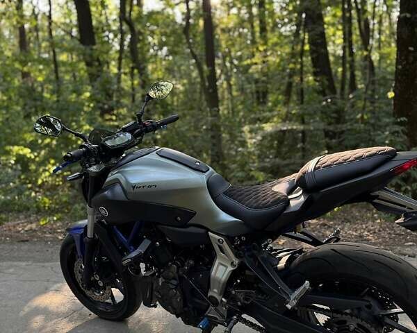 Серый Ямаха MT-07, объемом двигателя 0.69 л и пробегом 27 тыс. км за 6400 $, фото 2 на Automoto.ua