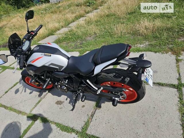 Сірий Ямаха MT-07, об'ємом двигуна 0.69 л та пробігом 16 тис. км за 7400 $, фото 4 на Automoto.ua