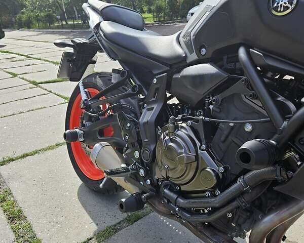 Сірий Ямаха MT-07, об'ємом двигуна 0.69 л та пробігом 16 тис. км за 7400 $, фото 7 на Automoto.ua