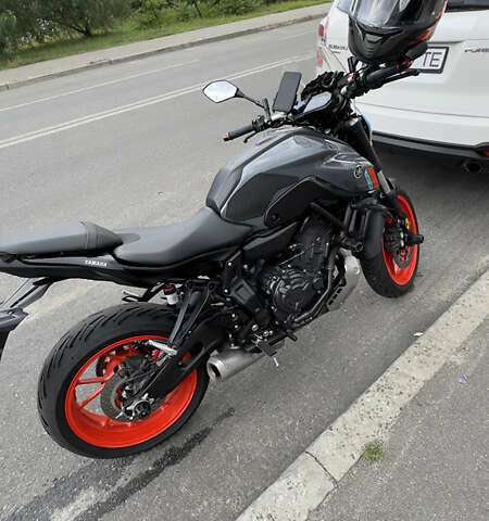 Серый Ямаха MT-07, объемом двигателя 0.7 л и пробегом 18 тыс. км за 8000 $, фото 2 на Automoto.ua
