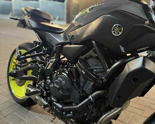 Серый Ямаха MT-07, объемом двигателя 0.7 л и пробегом 41 тыс. км за 6699 $, фото 4 на Automoto.ua