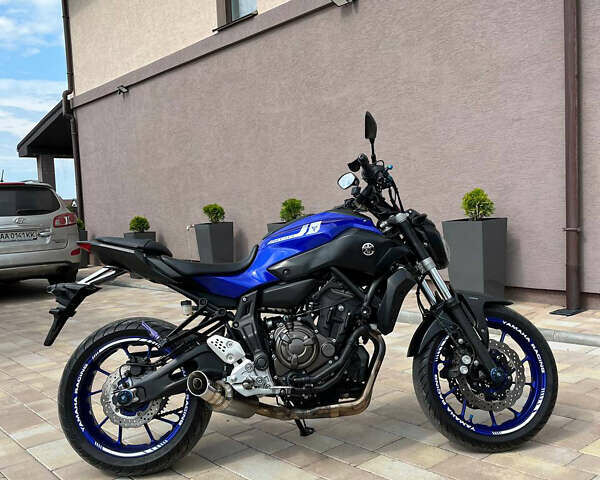 Синий Ямаха MT-07, объемом двигателя 0.69 л и пробегом 15 тыс. км за 8700 $, фото 1 на Automoto.ua