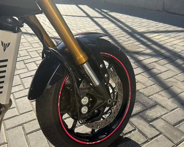 Фиолетовый Ямаха MT-09, объемом двигателя 0.9 л и пробегом 25 тыс. км за 8700 $, фото 16 на Automoto.ua