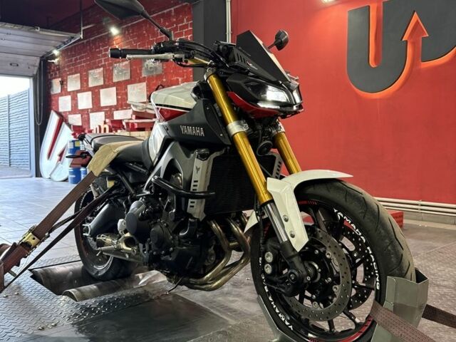 Ямаха MT-09, объемом двигателя 0.9 л и пробегом 0 тыс. км за 8000 $, фото 7 на Automoto.ua