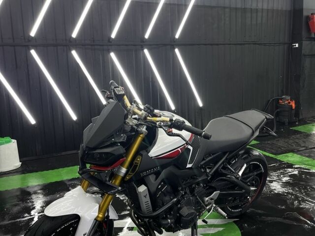 Ямаха MT-09, объемом двигателя 0.9 л и пробегом 0 тыс. км за 8000 $, фото 8 на Automoto.ua
