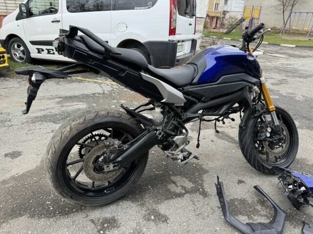 Ямаха MT-09, объемом двигателя 0.9 л и пробегом 0 тыс. км за 1100 $, фото 3 на Automoto.ua