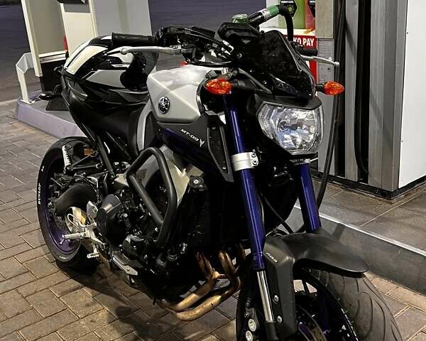 Серый Ямаха MT-09, объемом двигателя 0 л и пробегом 21 тыс. км за 8000 $, фото 1 на Automoto.ua