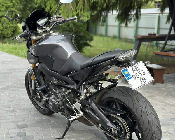 Серый Ямаха MT-09, объемом двигателя 0.9 л и пробегом 36 тыс. км за 7800 $, фото 2 на Automoto.ua