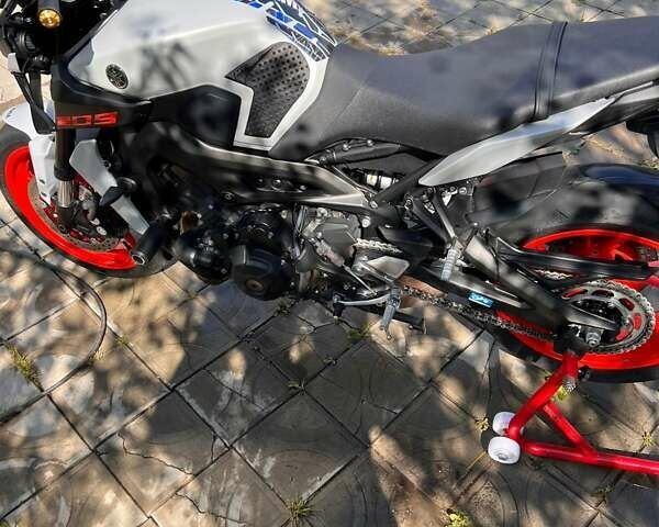 Серый Ямаха MT-09, объемом двигателя 0.85 л и пробегом 20 тыс. км за 11200 $, фото 4 на Automoto.ua