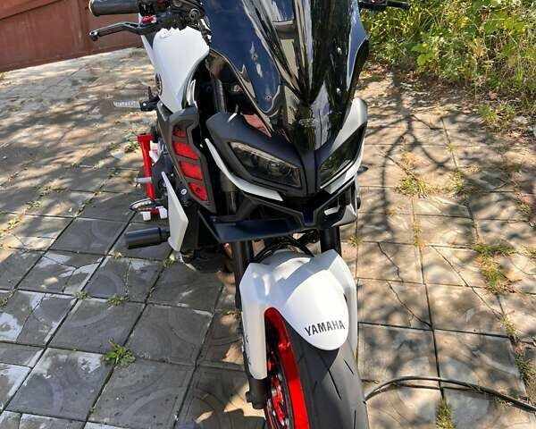 Серый Ямаха MT-09, объемом двигателя 0.85 л и пробегом 20 тыс. км за 11200 $, фото 1 на Automoto.ua