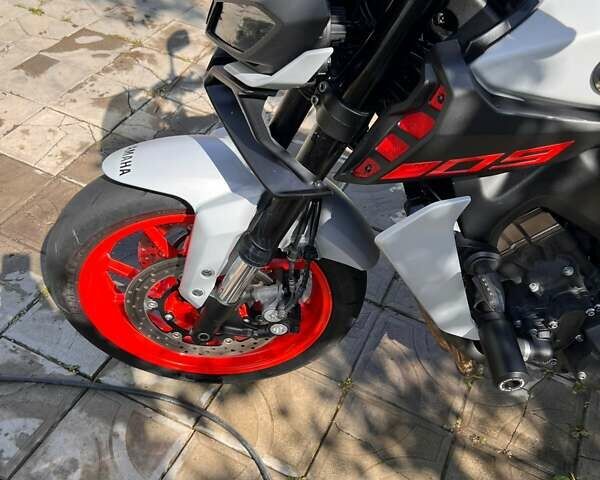 Серый Ямаха MT-09, объемом двигателя 0.85 л и пробегом 20 тыс. км за 11200 $, фото 6 на Automoto.ua