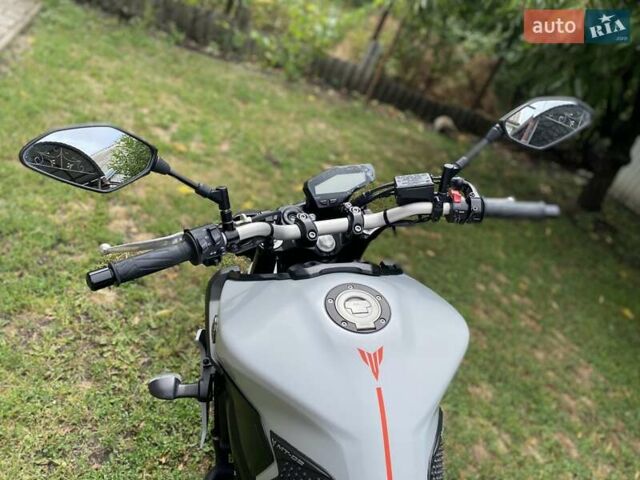 Серый Ямаха MT-09, объемом двигателя 0.85 л и пробегом 22 тыс. км за 9999 $, фото 8 на Automoto.ua