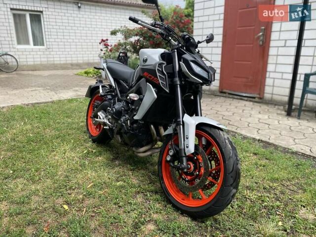 Серый Ямаха MT-09, объемом двигателя 0.85 л и пробегом 22 тыс. км за 9999 $, фото 5 на Automoto.ua