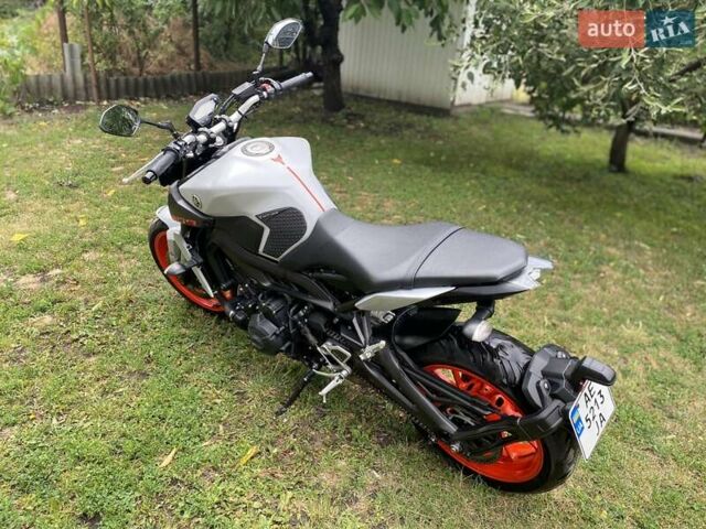 Серый Ямаха MT-09, объемом двигателя 0.85 л и пробегом 22 тыс. км за 9999 $, фото 3 на Automoto.ua