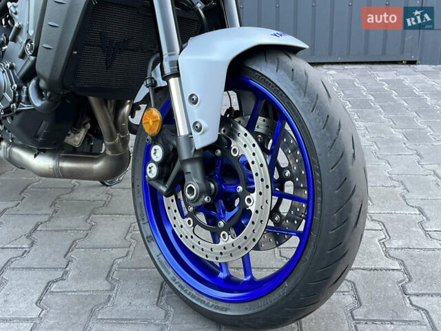 Синий Ямаха MT-09, объемом двигателя 0.85 л и пробегом 8 тыс. км за 11000 $, фото 10 на Automoto.ua