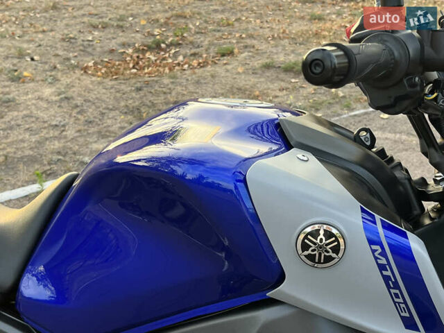 Синий Ямаха MT-09, объемом двигателя 0.85 л и пробегом 8 тыс. км за 11000 $, фото 35 на Automoto.ua