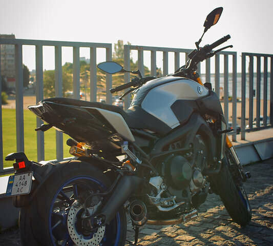 Ямаха MT-09 SP, объемом двигателя 0.9 л и пробегом 15 тыс. км за 12000 $, фото 1 на Automoto.ua