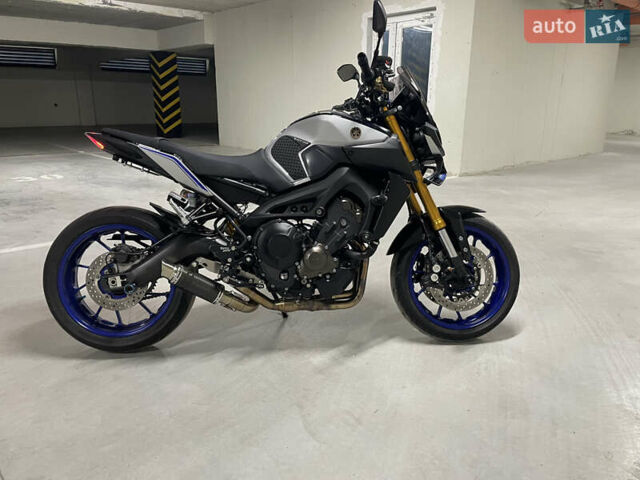 Серый Ямаха MT-09 SP, объемом двигателя 0.9 л и пробегом 13 тыс. км за 11999 $, фото 12 на Automoto.ua