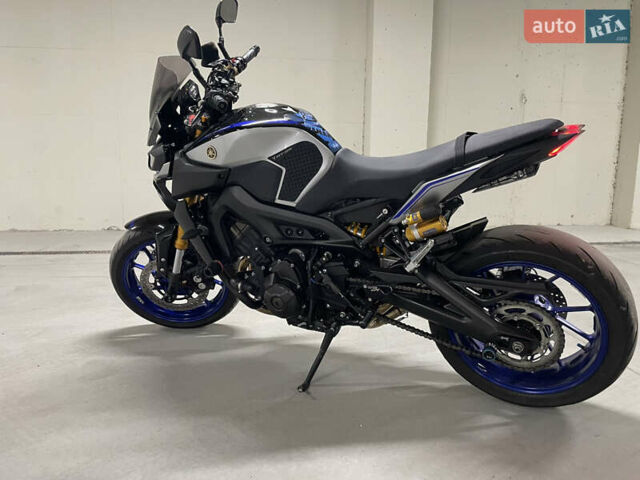 Серый Ямаха MT-09 SP, объемом двигателя 0.9 л и пробегом 13 тыс. км за 11999 $, фото 6 на Automoto.ua