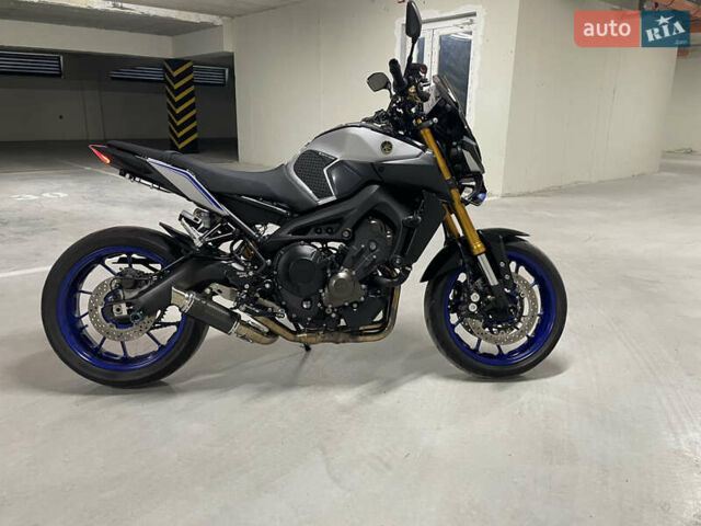 Серый Ямаха MT-09 SP, объемом двигателя 0.9 л и пробегом 13 тыс. км за 11999 $, фото 11 на Automoto.ua