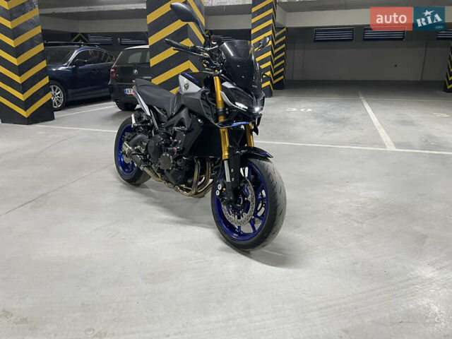 Серый Ямаха MT-09 SP, объемом двигателя 0.9 л и пробегом 13 тыс. км за 11999 $, фото 1 на Automoto.ua