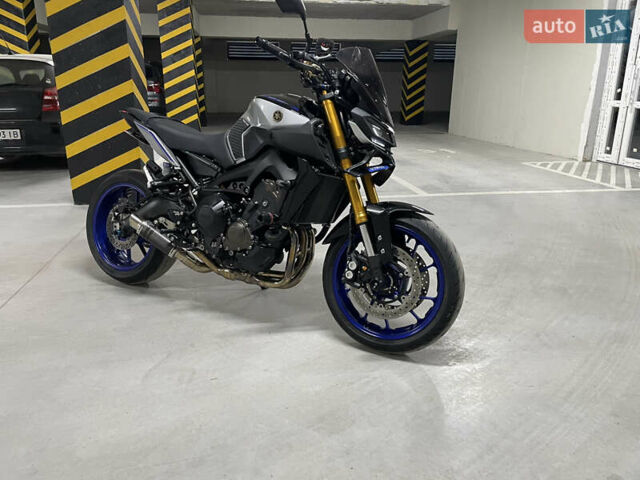 Серый Ямаха MT-09 SP, объемом двигателя 0.9 л и пробегом 13 тыс. км за 11999 $, фото 10 на Automoto.ua