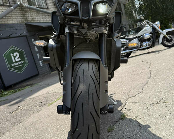 Черный Ямаха MT-10, объемом двигателя 1 л и пробегом 18 тыс. км за 10000 $, фото 2 на Automoto.ua