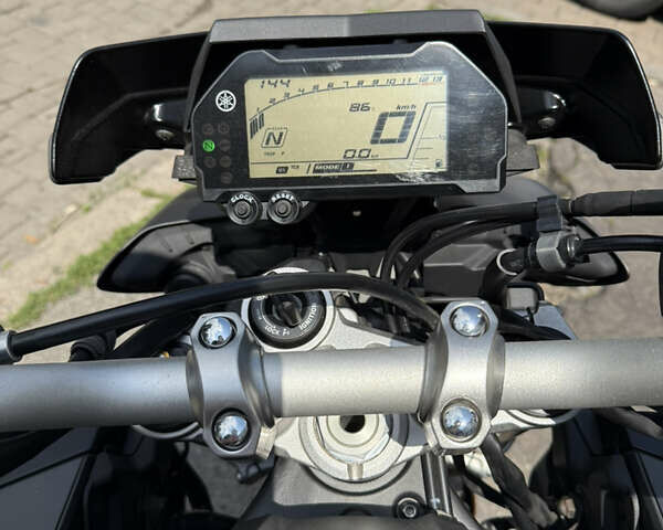Черный Ямаха MT-10, объемом двигателя 1 л и пробегом 18 тыс. км за 10000 $, фото 10 на Automoto.ua