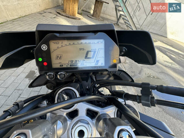 Черный Ямаха MT-10, объемом двигателя 1 л и пробегом 19 тыс. км за 12000 $, фото 6 на Automoto.ua