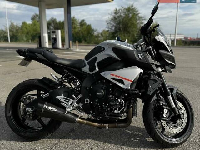 Черный Ямаха MT-10, объемом двигателя 1 л и пробегом 11 тыс. км за 15600 $, фото 5 на Automoto.ua
