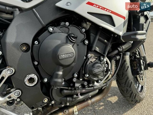 Черный Ямаха MT-10, объемом двигателя 1 л и пробегом 11 тыс. км за 15600 $, фото 11 на Automoto.ua