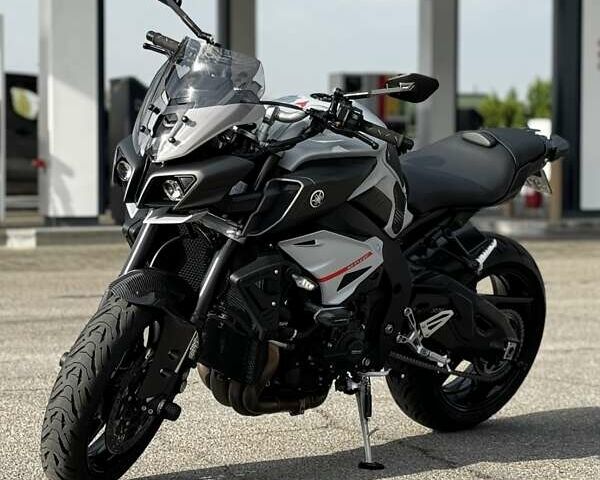 Черный Ямаха MT-10, объемом двигателя 1 л и пробегом 11 тыс. км за 15600 $, фото 4 на Automoto.ua