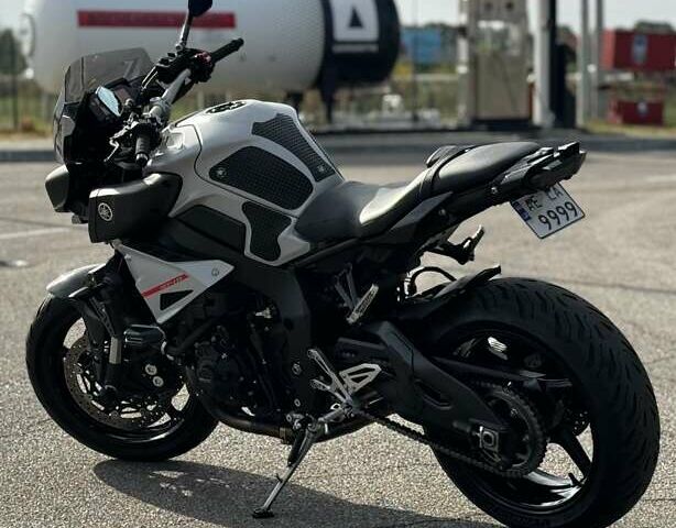 Черный Ямаха MT-10, объемом двигателя 1 л и пробегом 11 тыс. км за 15600 $, фото 7 на Automoto.ua