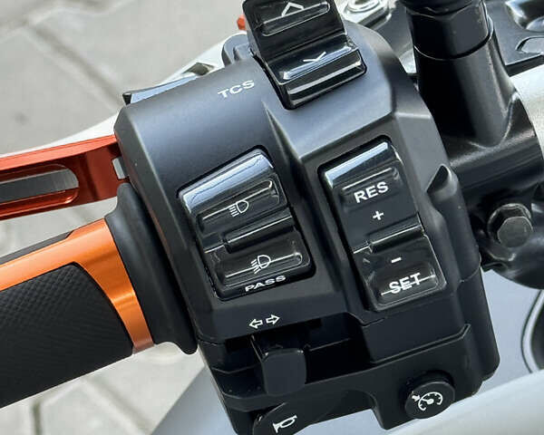 Серый Ямаха MT-10, объемом двигателя 1 л и пробегом 5 тыс. км за 13500 $, фото 12 на Automoto.ua