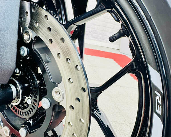 Черный Ямаха R3, объемом двигателя 0.32 л и пробегом 8 тыс. км за 5000 $, фото 9 на Automoto.ua