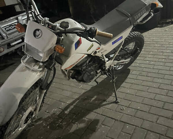 Белый Ямаха Serow 250, объемом двигателя 0.7 л и пробегом 47 тыс. км за 1800 $, фото 2 на Automoto.ua