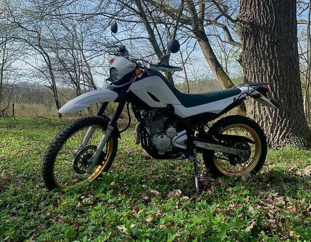 Білий Ямаха Serow 250, об'ємом двигуна 0.25 л та пробігом 60 тис. км за 3000 $, фото 1 на Automoto.ua