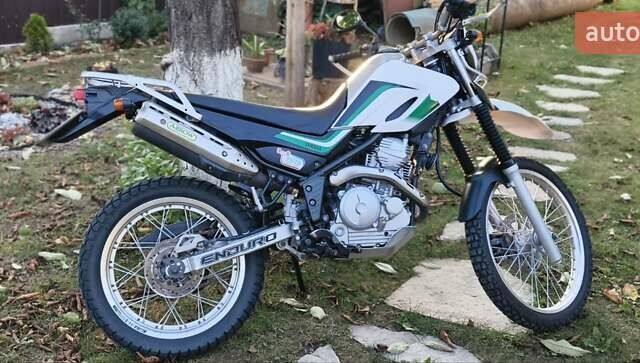 Белый Ямаха Serow 250, объемом двигателя 0 л и пробегом 32 тыс. км за 3500 $, фото 5 на Automoto.ua