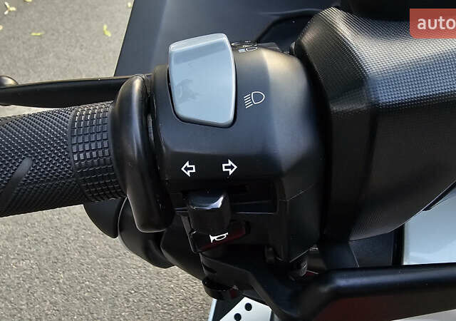 Белый Ямаха T-Max 500, объемом двигателя 0.5 л и пробегом 5 тыс. км за 6200 $, фото 5 на Automoto.ua