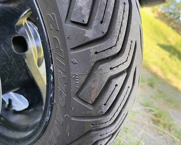 Черный Ямаха T-Max 500, объемом двигателя 0.5 л и пробегом 28 тыс. км за 3000 $, фото 4 на Automoto.ua