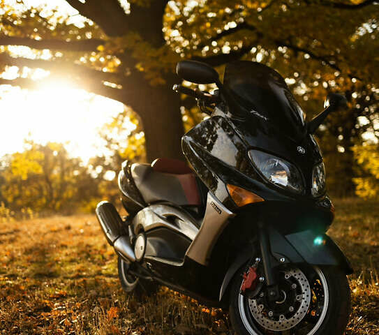Чорний Ямаха T-Max 500, об'ємом двигуна 0.5 л та пробігом 33 тис. км за 4100 $, фото 1 на Automoto.ua