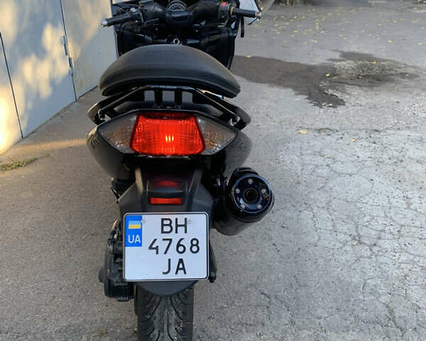 Черный Ямаха T-Max 500, объемом двигателя 0.5 л и пробегом 46 тыс. км за 4800 $, фото 2 на Automoto.ua