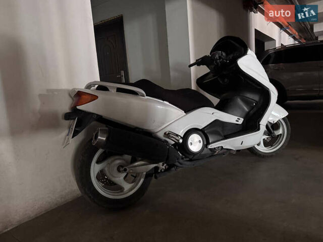 Ямаха T-Max 500, объемом двигателя 0.5 л и пробегом 31 тыс. км за 1100 $, фото 2 на Automoto.ua