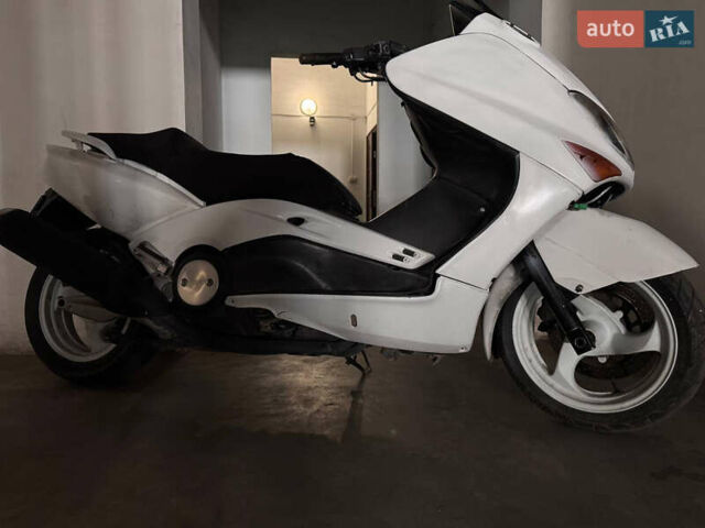 Ямаха T-Max 500, объемом двигателя 0.5 л и пробегом 31 тыс. км за 1100 $, фото 1 на Automoto.ua