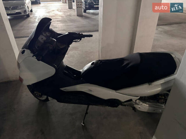 Ямаха T-Max 500, объемом двигателя 0.5 л и пробегом 31 тыс. км за 1100 $, фото 5 на Automoto.ua