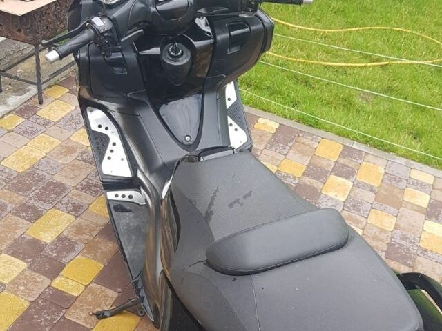 Ямаха T-Max 500, об'ємом двигуна 0.5 л та пробігом 0 тис. км за 2000 $, фото 3 на Automoto.ua